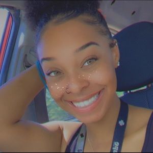 Meet your Posher, Lakia